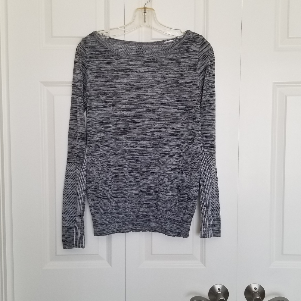 Nike dri fit gray long sleeve top sz small